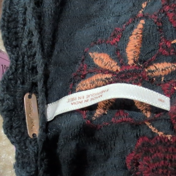 Free People Embroidered Black P Tunic Top Sz 8  with Red & Rust Floral Detail - Picture 7 of 8